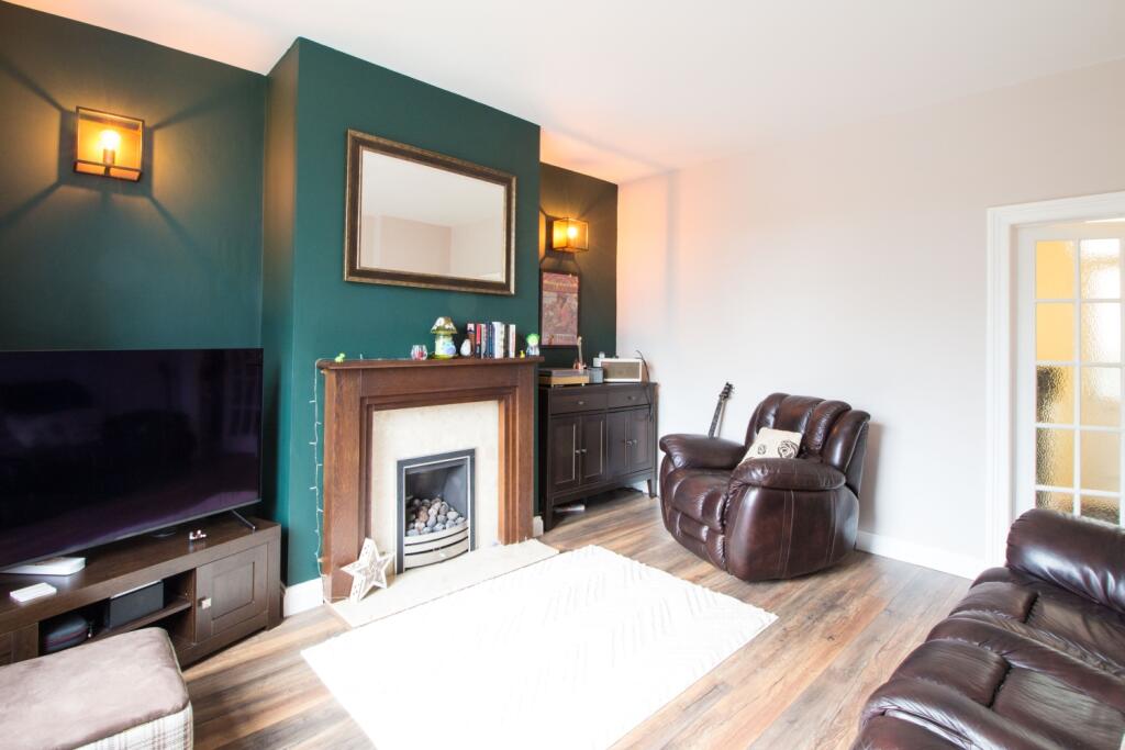 Lounge 1 Eastfield Road, Mirfield, WF14 0QR EweMov