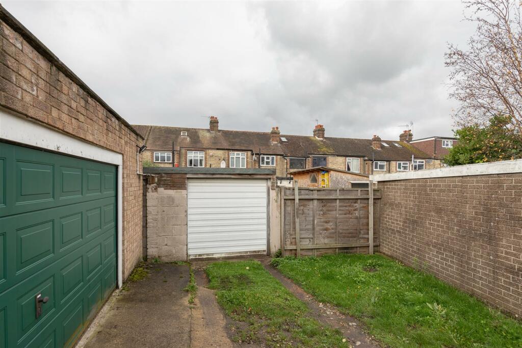 Larkshall Road E4