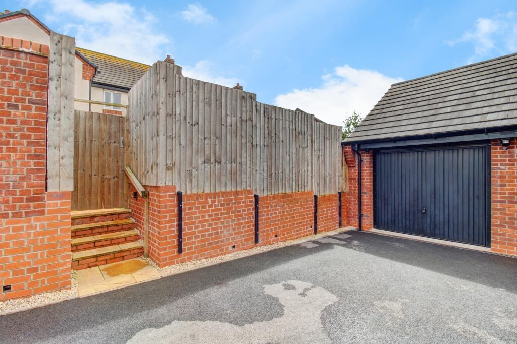 Garage &amp; Gated Garden Access