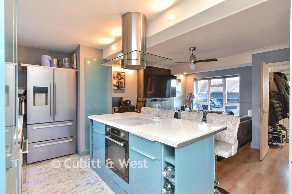 Lounge/ Kitchen