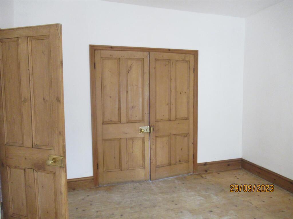209 Watling Rear Living.JPG