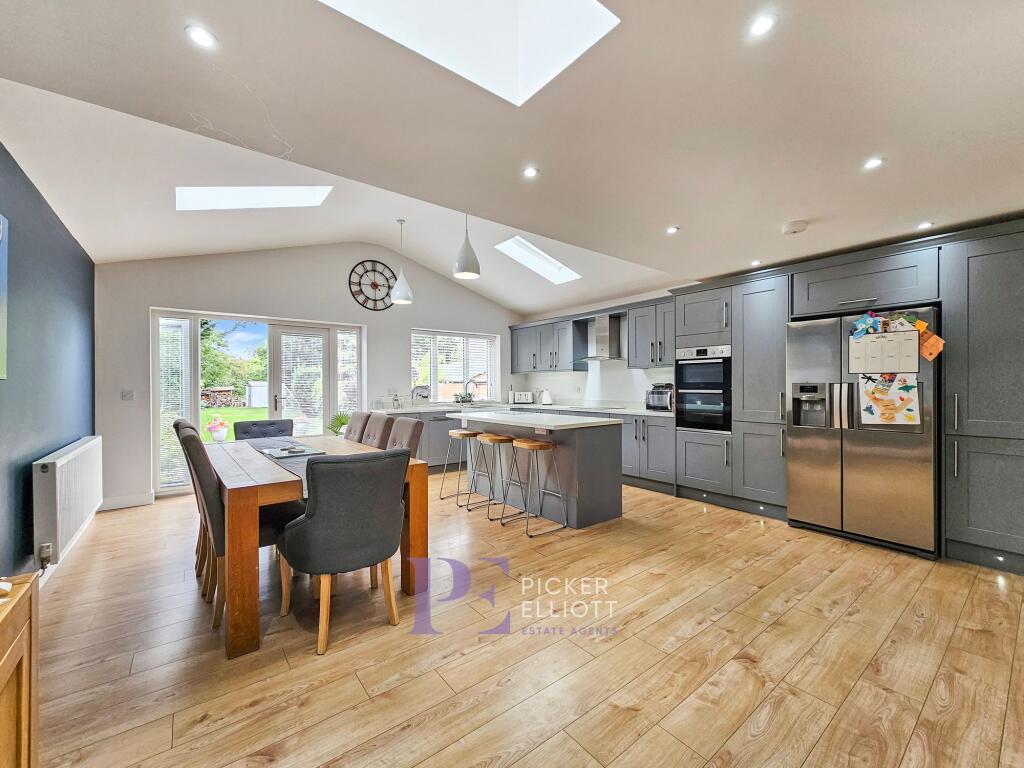 Living, kitchen dining room