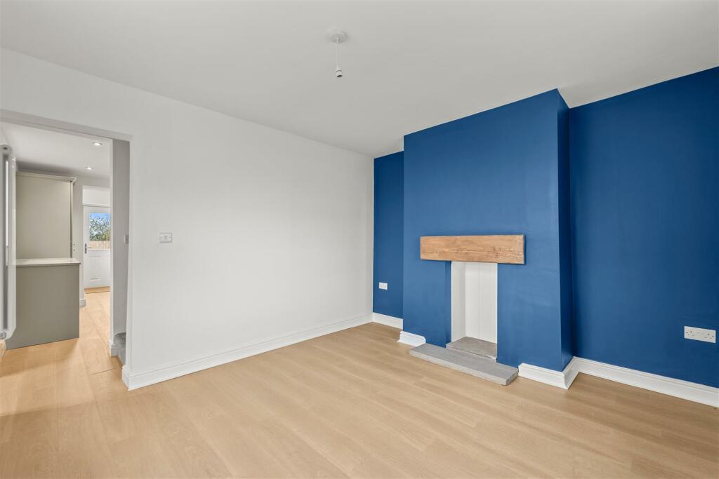 8 Bridle Road-15.jpg