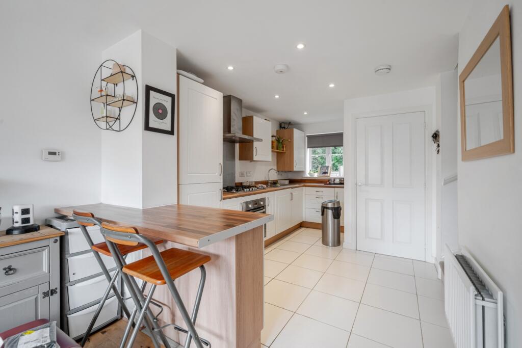 1298142-3-68386b3e3fa30