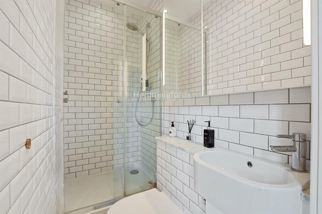 13-31f4GCHMF - Flat 4 50 De Beauvoir Road - Shower