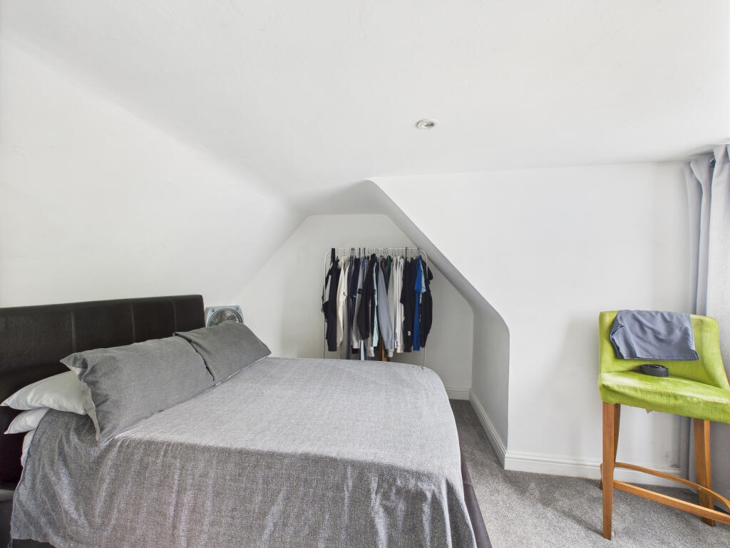 CAM02909G0-PR0454-STILL001