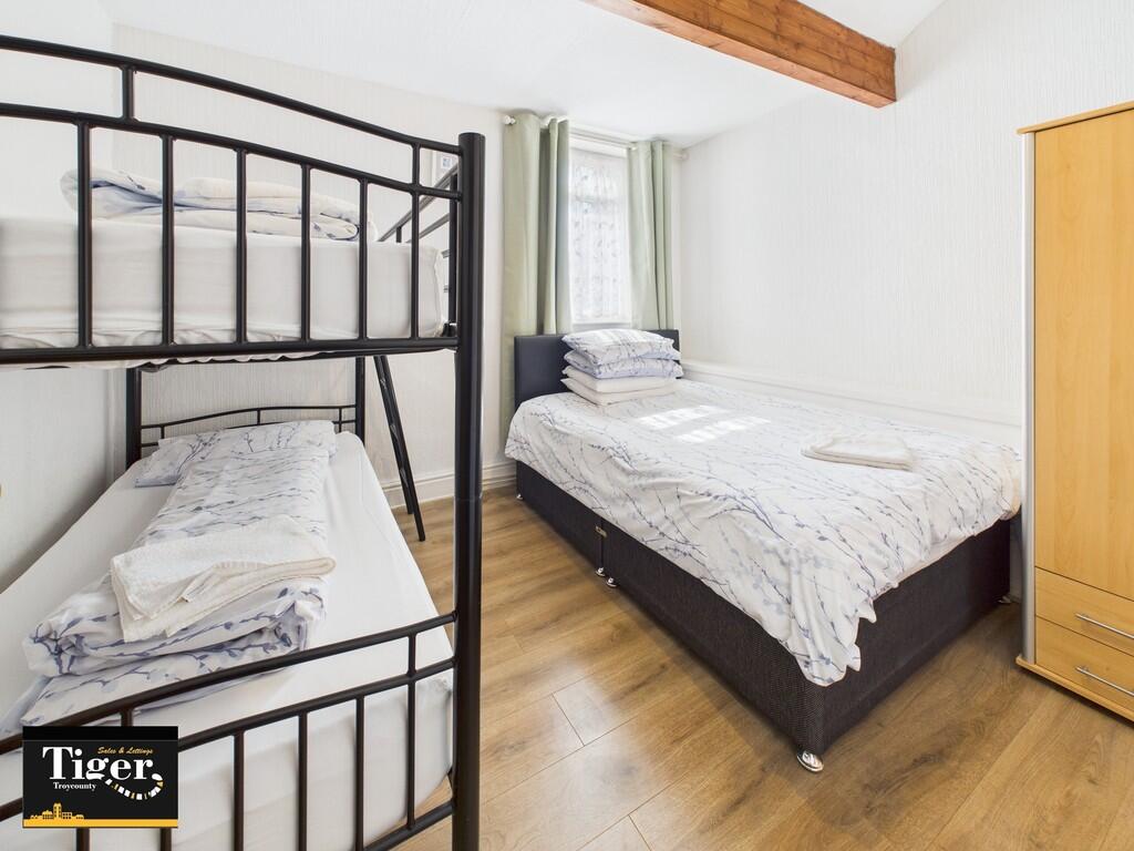 CAM02176G0-PR0547...