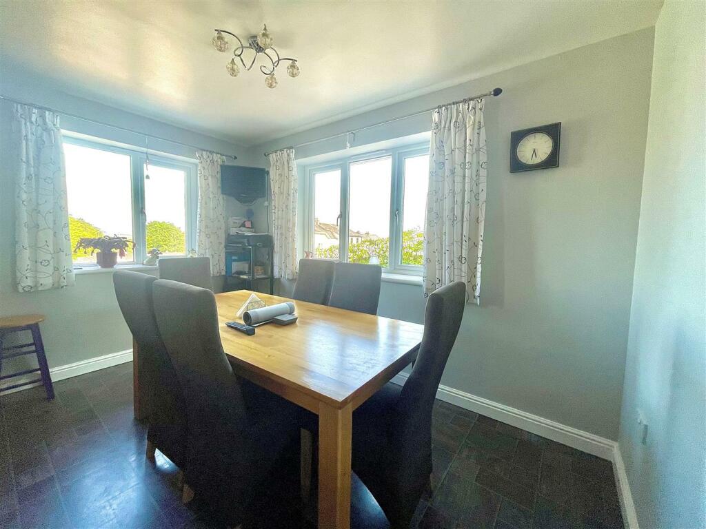 Dining room.jpg