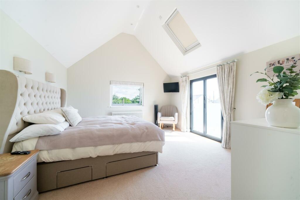 Bedroom 4-2.jpg