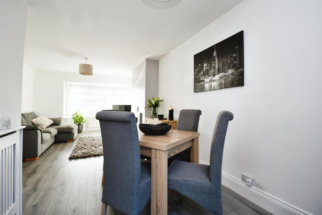 Lounge/Dining Room