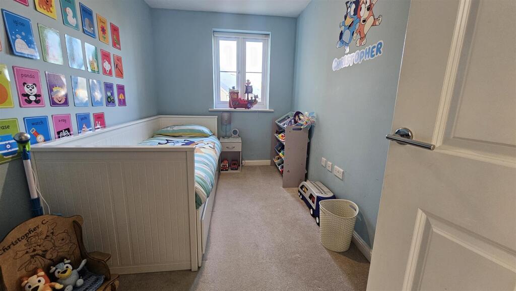 BEDROOM 2