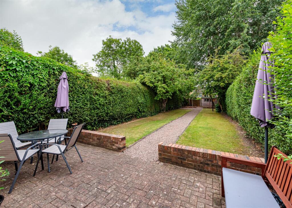 15 Paget Road-garden2.jpg