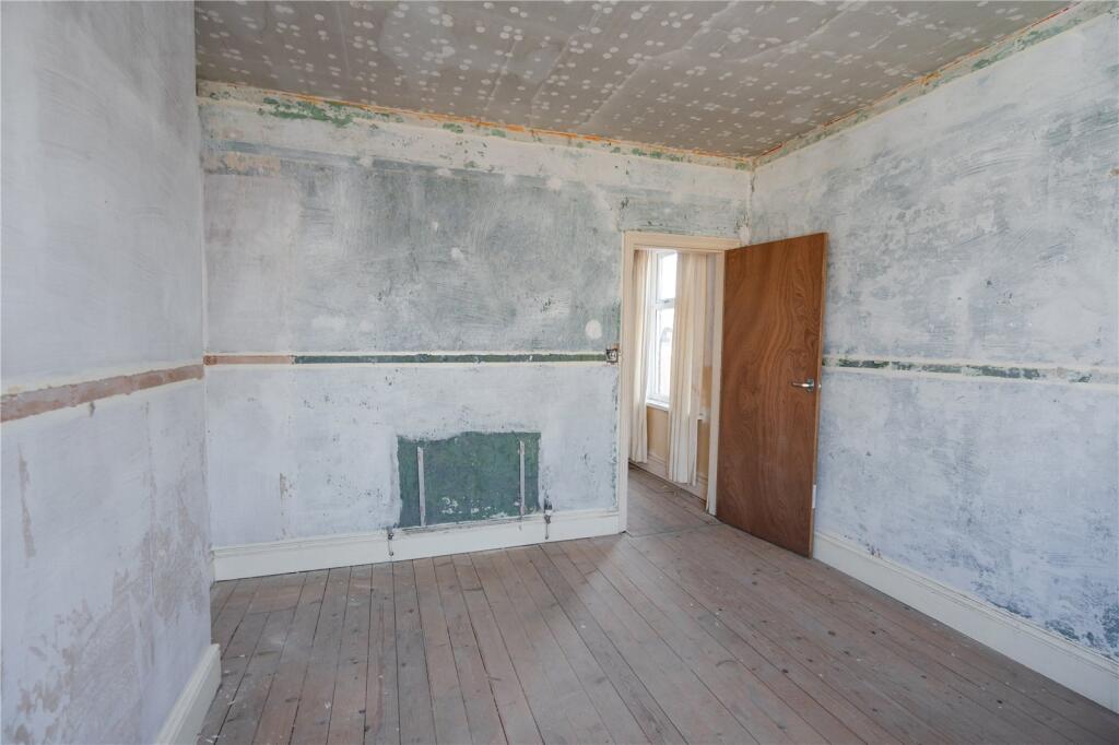 Bedroom 1 (2)