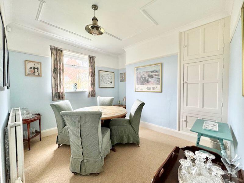 Bedroom 2 / Dining room