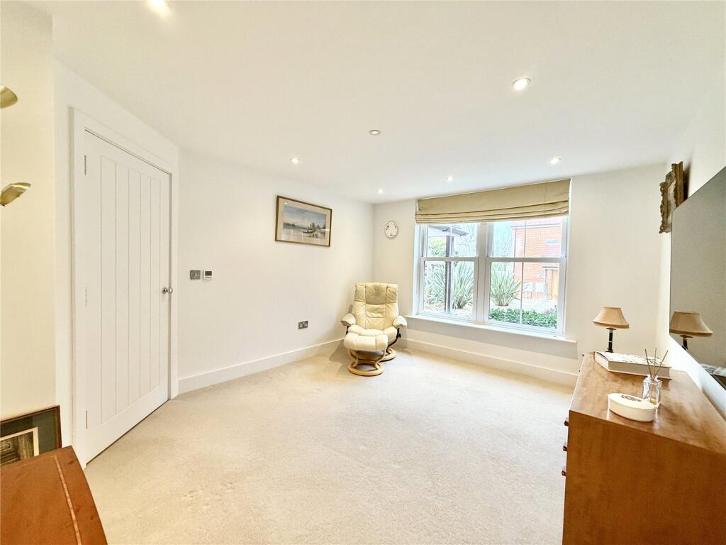 Bure Lane, Friars Cliff, Christchurch, Dorset, BH23