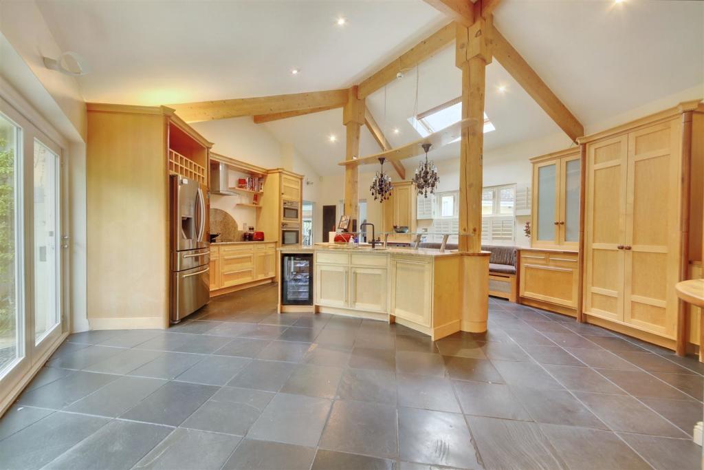 Kitchen 4.jpg