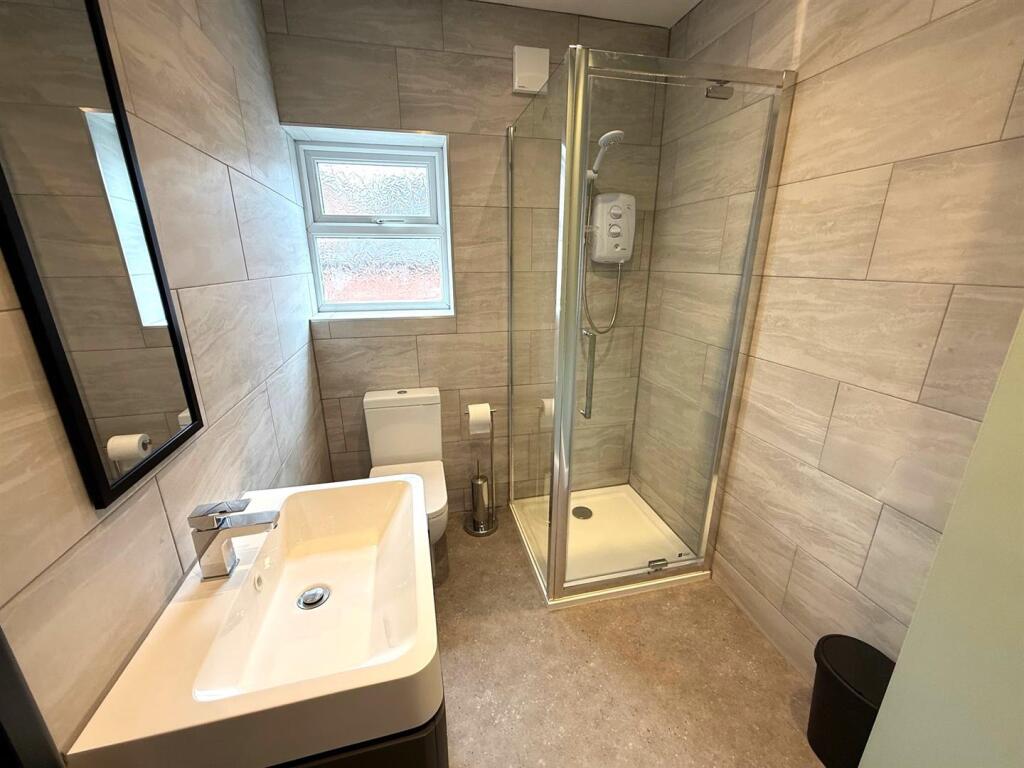 shower room 1.jpg