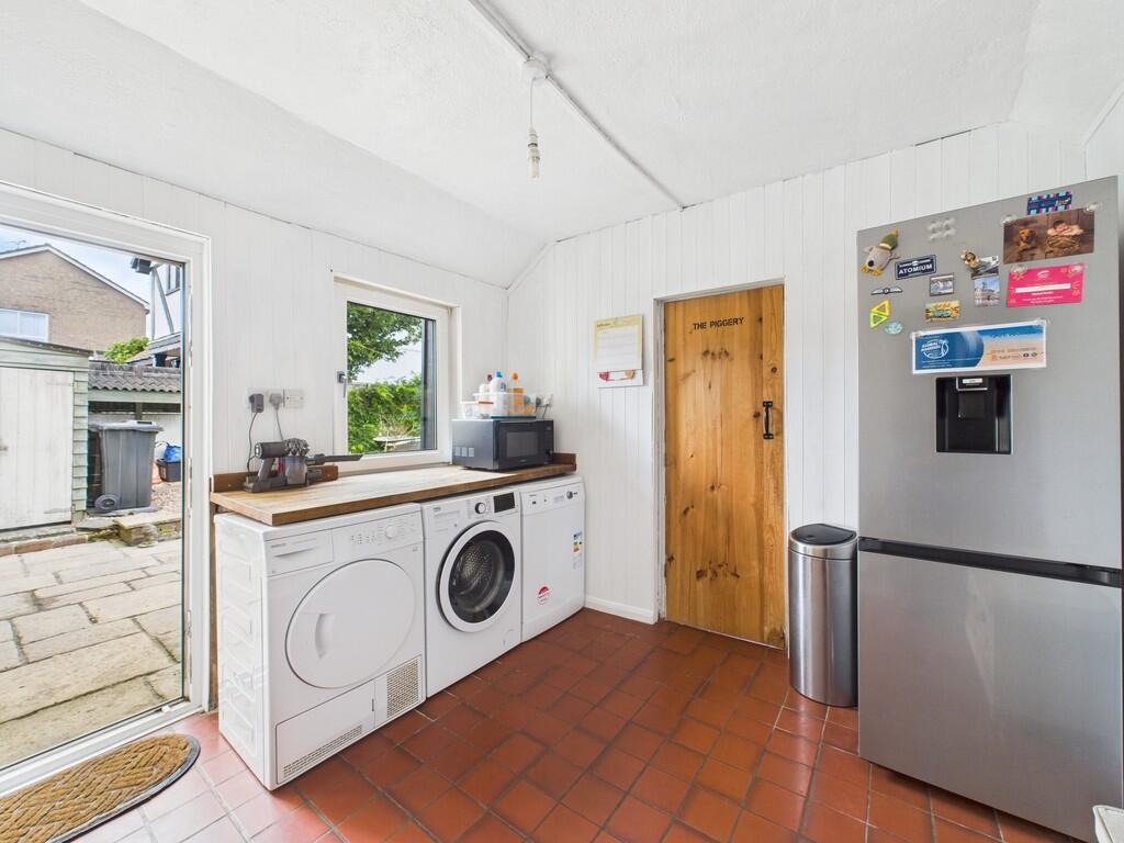 CAM02089G0-PR0561...