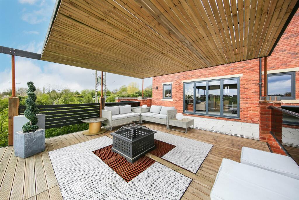 Decking2.jpg