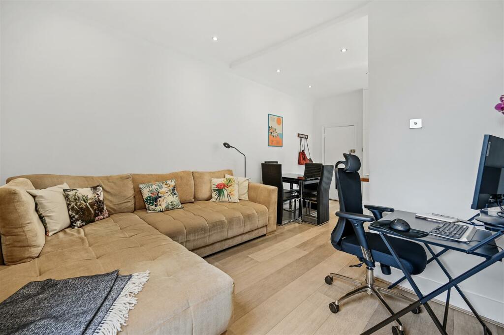 BCAR - Flat 4, 17Twyford Avenue - Rception A (4).J