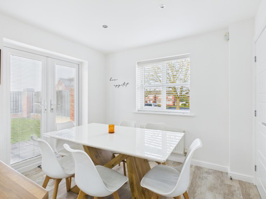 CAM03729G0-PR0193-STILL024