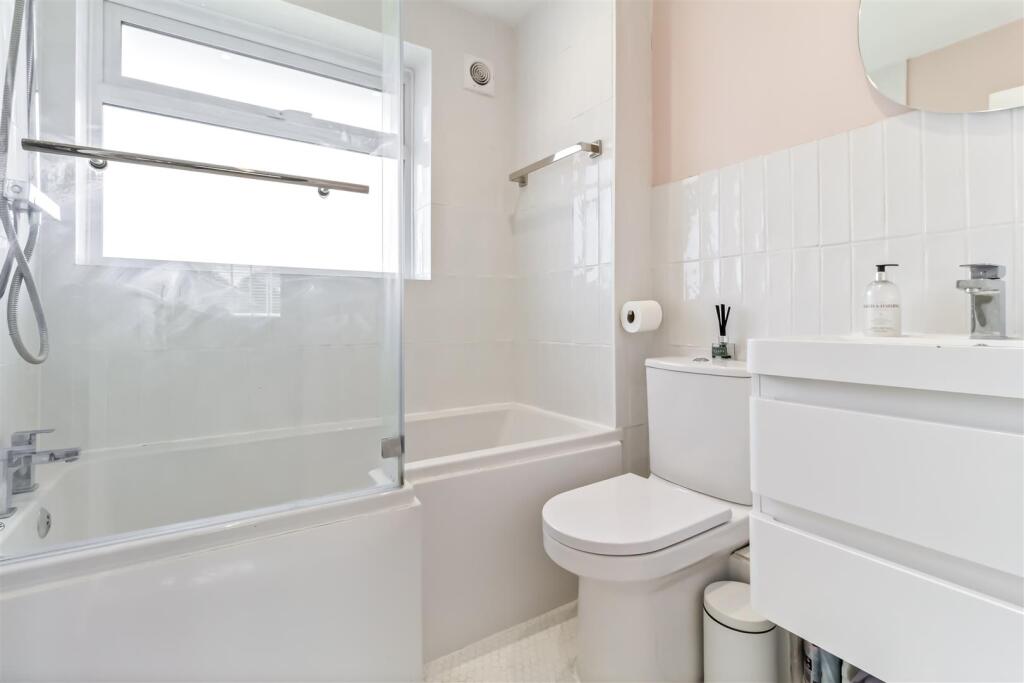 2 Sefton Close_017.JPG