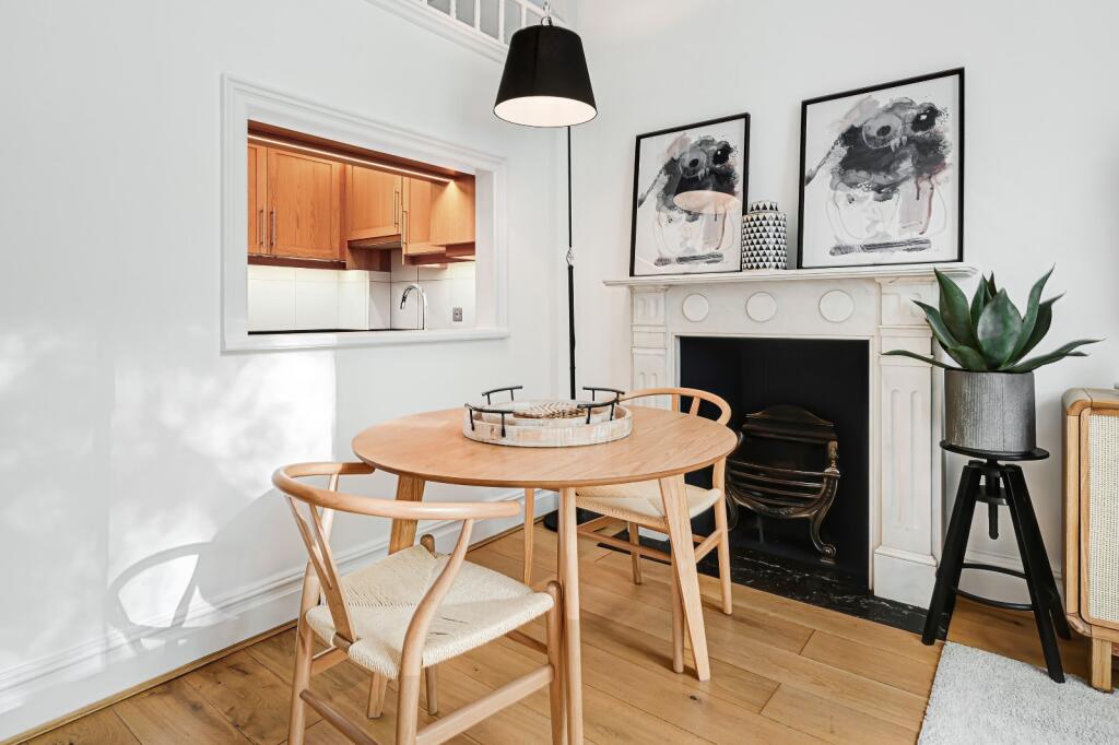Lounge / Dining