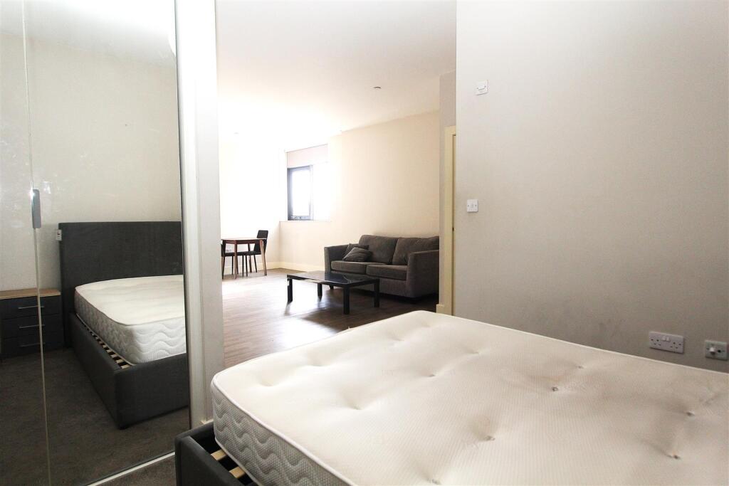 Bedroom 2.JPG