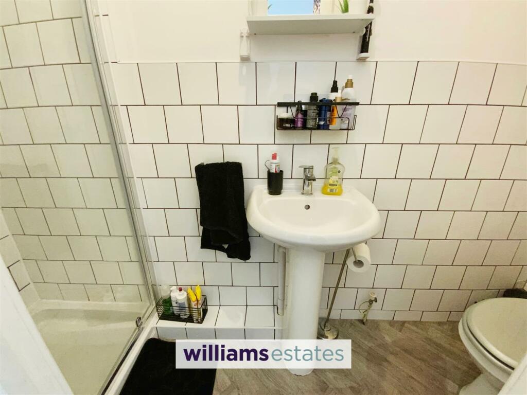 en-suite shower