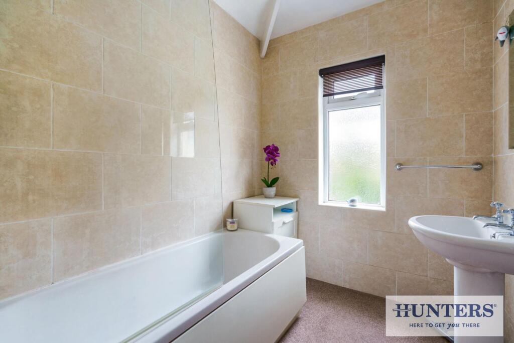 99933_5 Leeds Road Rawdon (18) - Copy_low.jpg