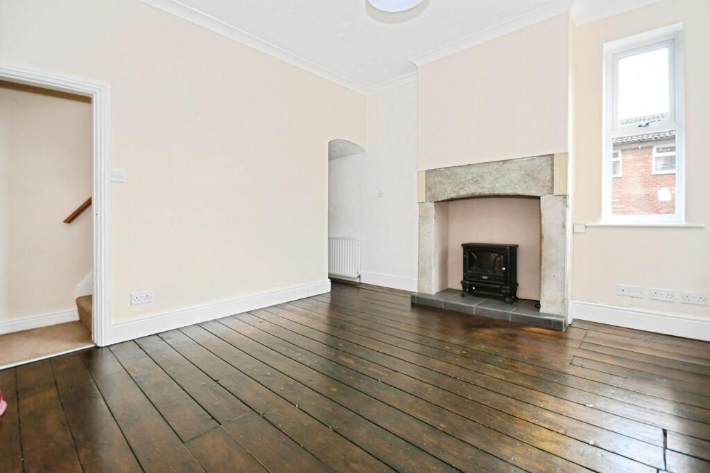 DINING ROOM 04.jpg