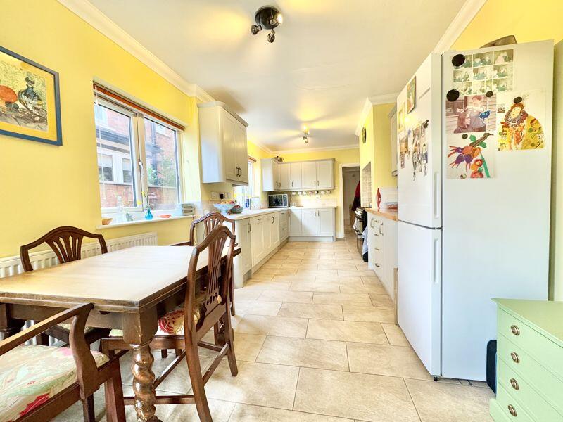Dining kitchen