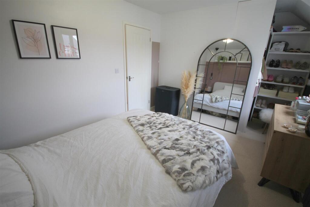 VCL Bedroom 1iii.JPG