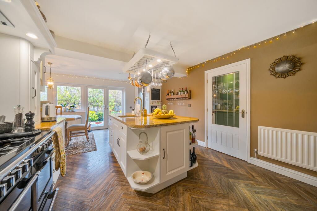 1383222-27-69207a48e6e7d-ARW-1