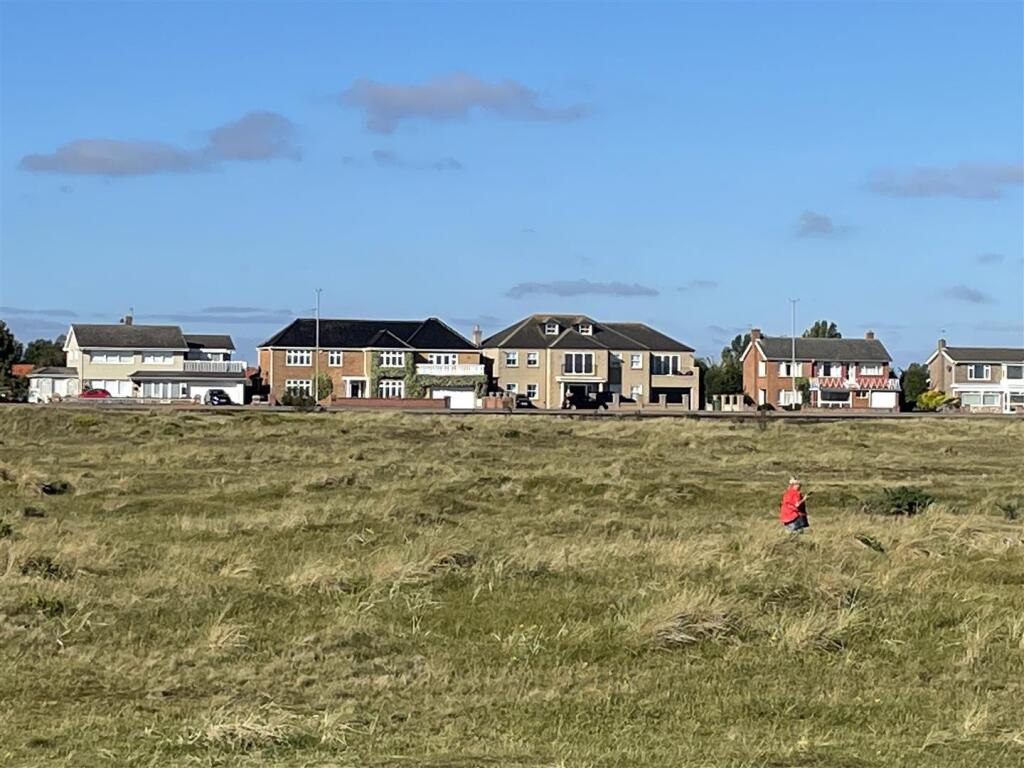 North Drive Marrams Back To House