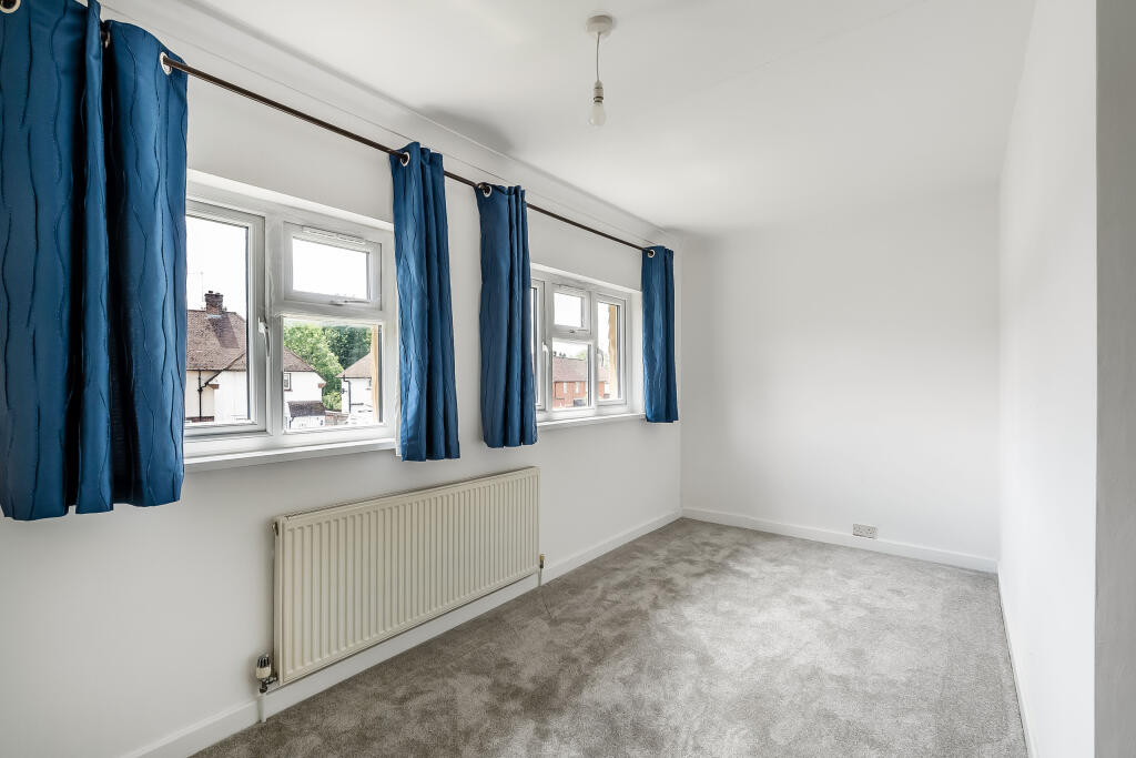 31-Pollards-Oak-Road-11