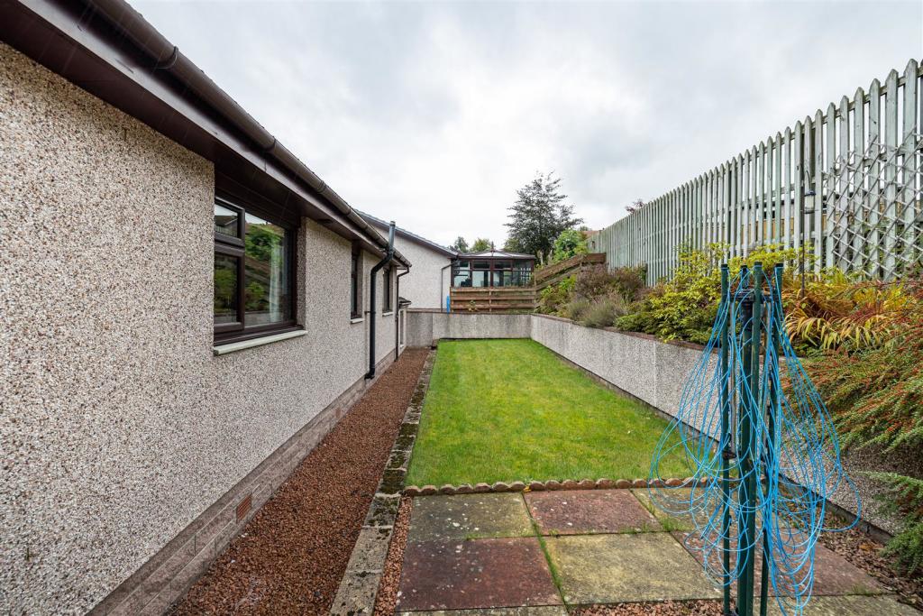2 Kingsknowe Gardens Galashiels 25.JPG