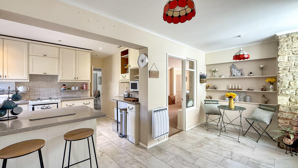 Kitchen/breakfast...