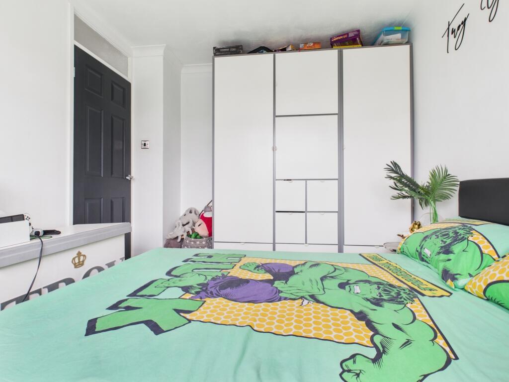 CAM03729G0-PR0173-STILL028