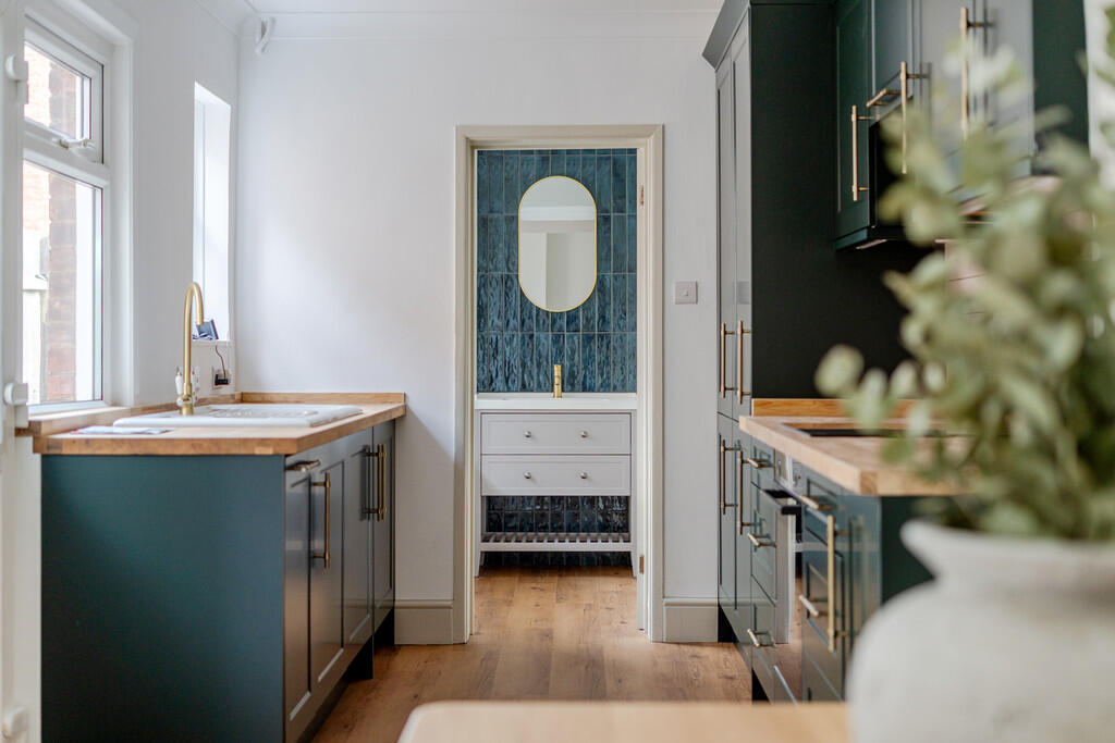 1331077-17-6883aa...