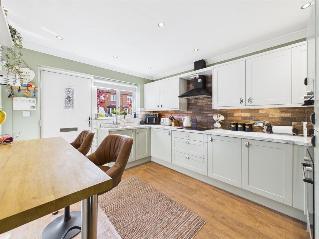 Kitchen: