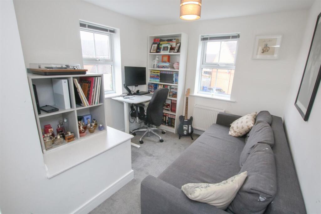 BEDROOM 4
