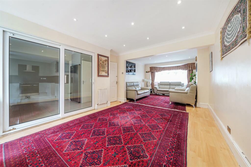 Through Lounge 2.JPG