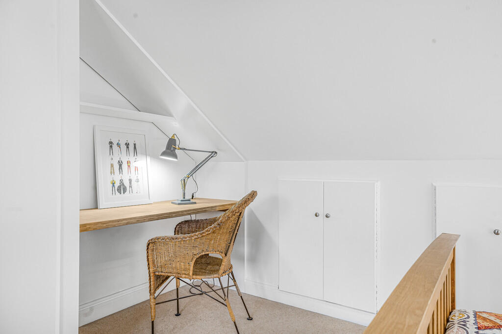 150 Northcroft Ro...