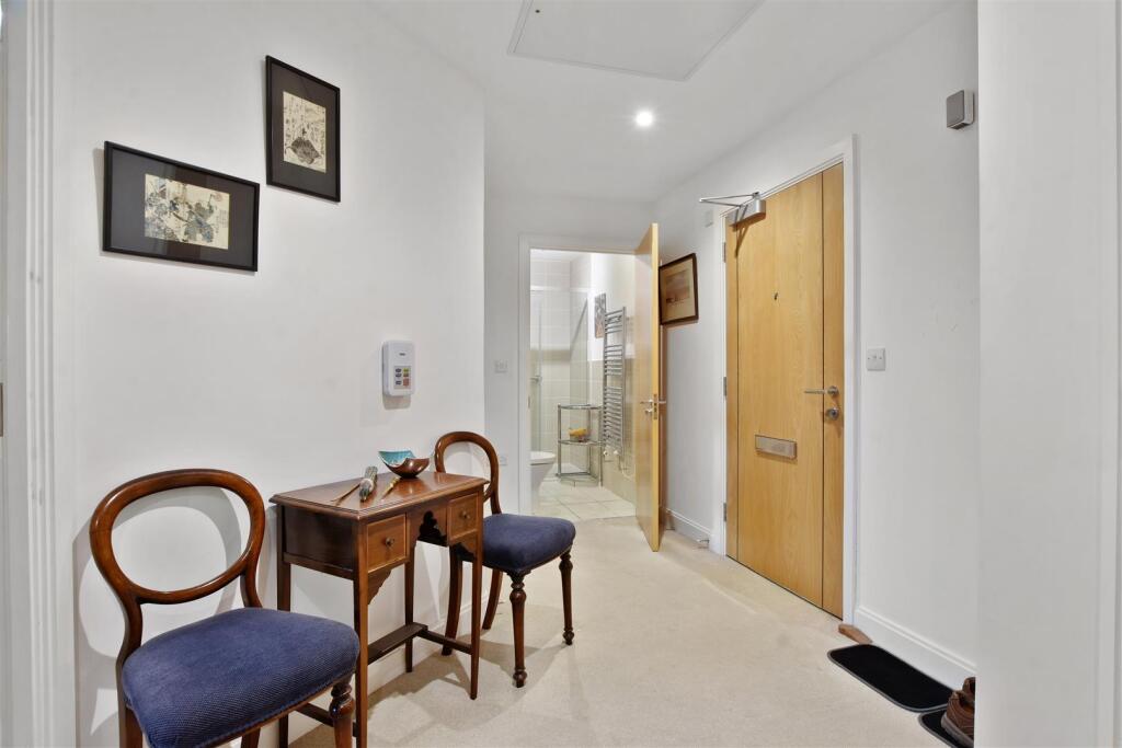 09-e3abGCMCS - 22 Mountbatten House - Hall -Origin