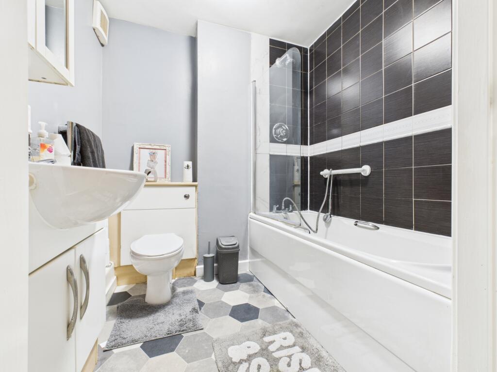 CAM03729G0-PR0187-STILL002