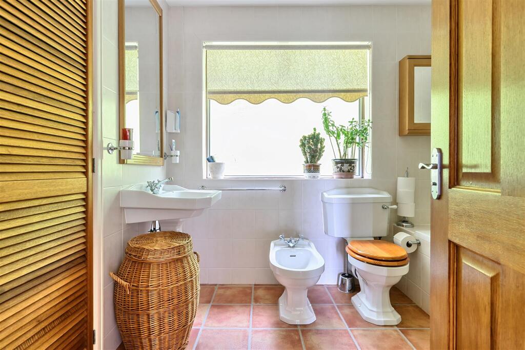 Family Bathroom.jpg