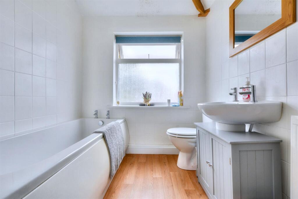 Bathroom_1.jpeg