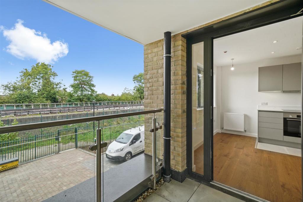 Flat 4, 1 Bridgehill Close, - V6I0t2RzyJaS5LVttlJK