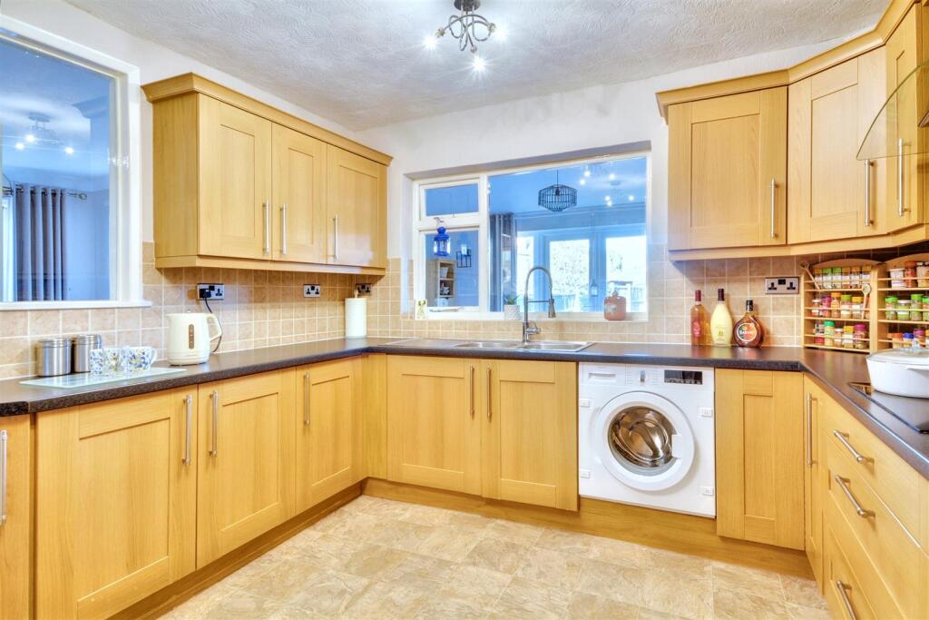 Kitchen_2.jpeg